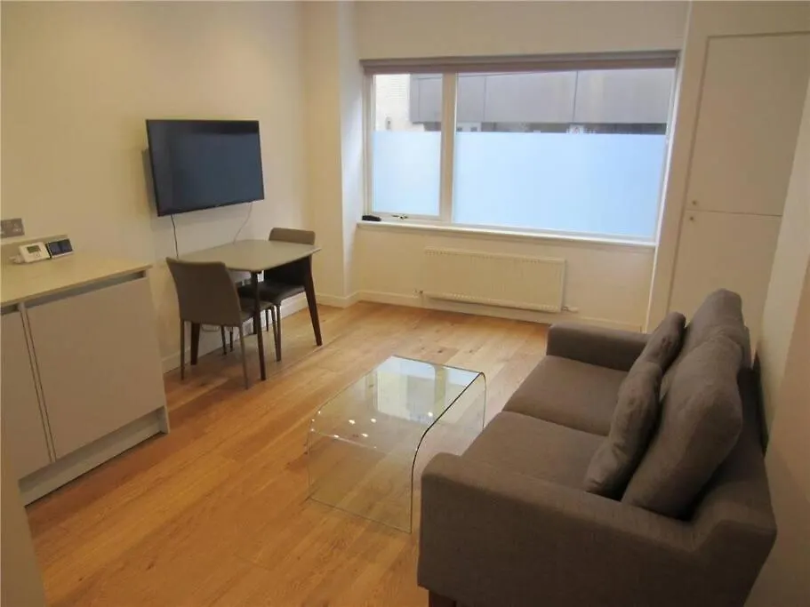 Stylish City Apartment Edinburgh