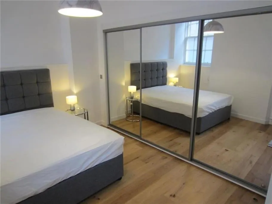 Stylish City Apartment Edinburgh